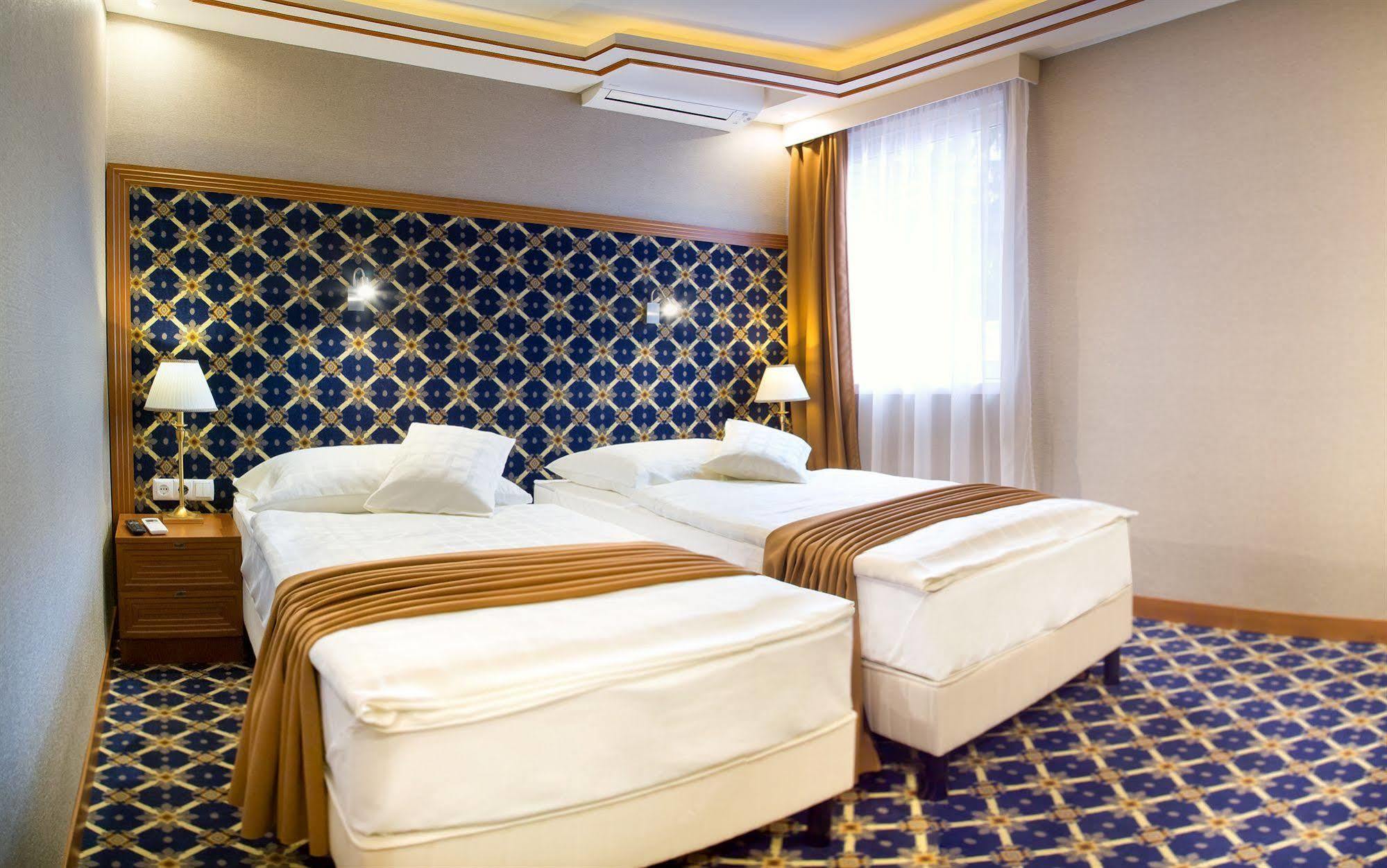 Hotel Central Nyíregyháza Extérieur photo