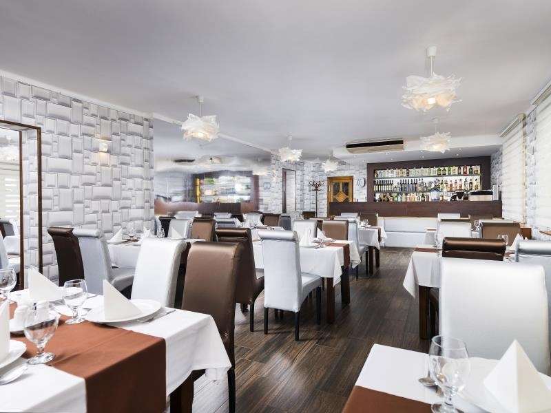 Hotel Central Nyíregyháza Restaurant photo